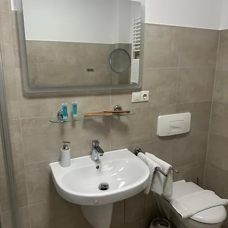 Am Markt Гостевой дом Люббен